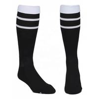 Nouvelle conception en polyester pour un style de vie actif, service OEM, broderie personnalisée de haute qualité, chaussettes de sport en coton uni pour hommes.