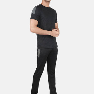 Conjuntos deportivos de verano para hombre al mejor precio, de alta calidad, hechos de algodón, conjunto de camiseta y pantalón de verano para hombre en color sólido. - Product Image 4