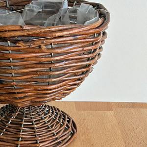 Cesta de mimbre tejida a mano con base, centro de mesa, adecuada para decoración de mesa, uso como maceta y cuenco decorativo para entrada. - Product Image 2