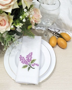 Serviettes en tissu personnalisées en gros, broderie fleur de lavande, serviettes de table en coton, serviettes de table à ourlet festonné, durables pour la maison, les mariages et les événements - Product Image 3