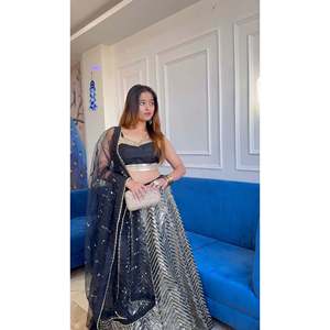 Lehenga choli ดีไซเนอร์สำหรับปาร์ตี้ที่มีลำดับและชุดปาร์ตี้สุดหรู - Product Image 2