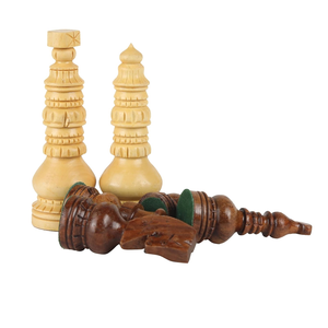 Jeu d'échecs en bois marron foncé et naturel, pièces de style Staunton traditionnel avec échiquier en noyer, jeu de société classique - Product Image 3