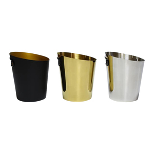 Élégant seau à glace pour vin en métal poli, doté d'un bord ondulé asymétrique et d'une poignée latérale noire intégrée. - Product Image 6