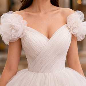 Robe en mousseline de soie féerique |   Robe de soirée luxueuse à plusieurs couches en tulle |   Robe de bal romantique brodée à la main avec des volants et un décolleté en cœur - Product Image 4
