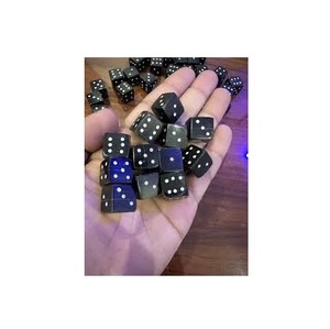 Dés de jeu cubiques en corne de buffle polie, faits à la main, de haute qualité, écologiques, avec design et taille personnalisés - Product Image 1