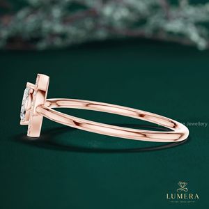Anillo de compromiso con corte marquesa y halo, de oro macizo, minimalista, con diamante de laboratorio, apilable, para novia, regalo - Product Image 4