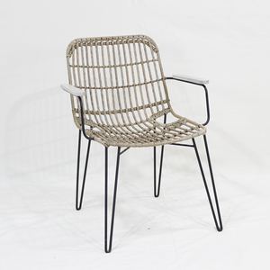 Fauteuil de patio confortable en rotin tressé avec pieds en forme d'épingle et accoudoirs en bois - Product Image 6