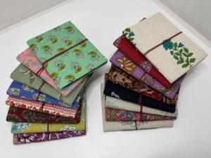 Carnets et journaux en tissu de coton imprimé à la main, parfaits pour l'écriture, le journalisation, les cadeaux, les loisirs créatifs, la papeterie et les boutiques. - Product Image 5