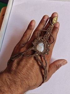 Sandales pieds nus en macramé avec bracelets de cheville |   Bijoux de pied perlés en platine pour femmes et hommes |   Chaîne de cheville bohème certifiée IGI – Cadeau idéal - Product Image 3