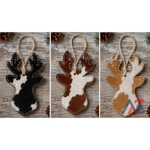 Ornement de Noël en cuir de vache véritable naturel, motif renne, décoration rustique occidentale à suspendre à l'arbre, cadeau de Noël, style ferme - Product Image 1