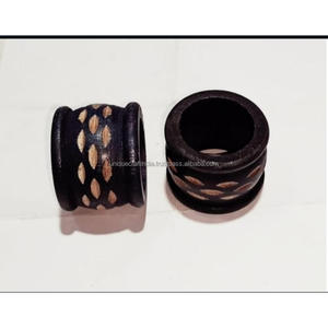 Anneaux de serviette en bois écologiques à pois ronds plats de largeur extra-large |   Supports sculptés modernes pour décoration de table contemporaine de fête - Product Image 3