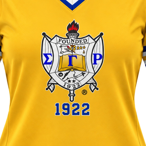 Camiseta de Hockey Transpirable y Ecológica para Mujer, Marca Sigma Gamma Rho, Diseño Personalizado con Escudo Dorado, Cuello en V, Manga Corta, Estilo Griego - Product Image 6