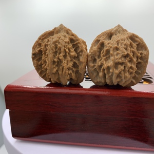 Galaxy Three-Ridge Walnut Raw Feng Shui, Adorno de Mano Coleccionable de Estilo Religioso Angelical, de Forma Ovalada, Cultivado Naturalmente en Concha - Product Image 4