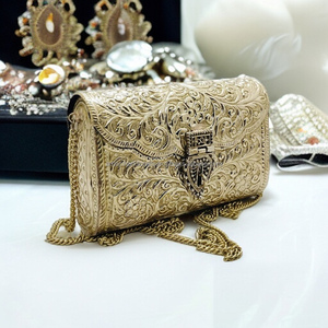 Bolso de mano de metal de latón hecho a mano para mujer, bolso de mano para fiesta, novia, matrimonio, embrague a precio razonable de LUXURY CRAFTS - Product Image 6