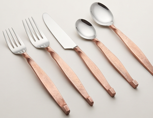Ensemble de couverts modernes en acier inoxydable finition cuivre, résistant au lave-vaisselle, vaisselle de mariage, ensemble de 5 pièces - Product Image 1