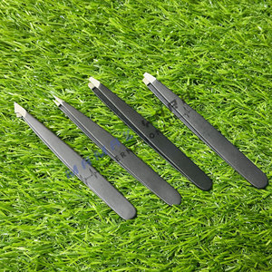 Ensemble de pinces à épiler personnalisées en acier inoxydable (4 pièces) pour les poils du visage, les cils et les sourcils, pour une épilation de précision - Product Image 4