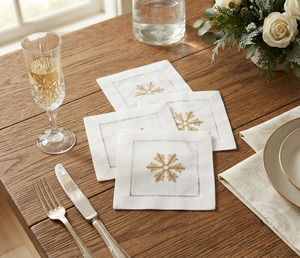 Serviettes de cocktail personnalisées en gros, brodées flocon de neige doré, 6x6', en coton blanc, avec ourlet festonné, pour la maison, les fêtes et les événements - Product Image 3