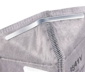 หน้ากากอนามัยแบบใช้แล้วทิ้ง 3M รุ่น 9541V พร้อมชั้นกรองคาร์บอนแบบแอคทีฟและวาล์วระบายอากาศ ผ้าไม่ถักทอ 5 ชั้น ป้องกันฝุ่นและกลิ่น - Product Image 5