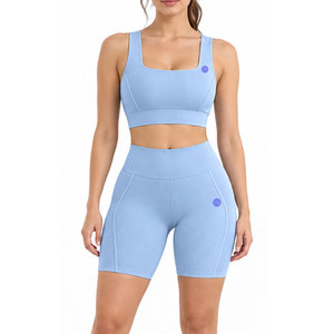 Conjunto Deportivo de Canalé Sin Costuras para Mujer, Top Deportivo y Pantalones Cortos, Tela de Canalé Suave, Ajuste Cómodo, Ropa Deportiva Elegante - Product Image 1