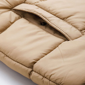 Chaqueta Acolchada Beige para Hombre French Connection, Cuello Alto, Cierre de Cremallera, Resistente al Viento, Chaqueta Casual de Invierno con Diseño de Bloques de Color - Product Image 6