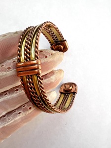 Brazalete de Cobre Hecho a Mano, Martillado, Rústico, Magnético, Nuevo Diseño Bohemio, Étnico, Ecológico, Personalizado para Mujer - Product Image 1