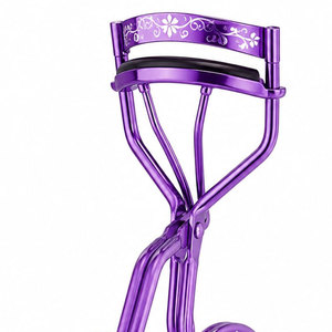 SHEARS BEAUTY Recourbe-cils jetable en acier inoxydable violet avec motif floral et coussinet doux pour un recourbement précis des cils - Product Image 3