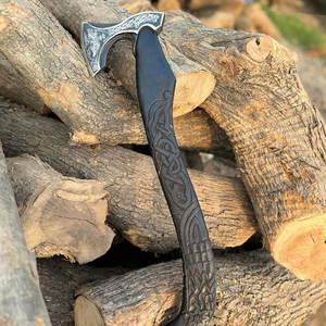 Hacha Estilo Tomahawk Vikinga Industrial Hecha a Mano, Hoja de Acero al Carbono, Mango de Madera, Diseño Nórdico Rústico para Camping, Bushcraft y Trabajo en Madera - Product Image 6
