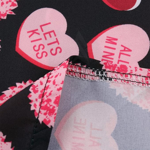 Haut de blouse médicale personnalisé pour femme, imprimé cœur Saint-Valentin, col cache-cœur, manches courtes, uniforme d'infirmière avec poches - Product Image 4