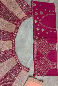 Lehenga Choli de Novia Rosa de Diseñador con Bordado Intenso y Lentejuelas, Dupatta de Tela de Red, Lehenga para Fiesta de Bodas para Mujer - Product Image 5