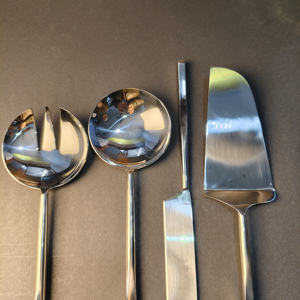 Juego de Cubiertos Modernos de Acero Inoxidable de 4 Piezas: Tenedor para Ensalada Ranurado, Cuchara para Servir Sólida, Cuchillo para Trinchar y Servidor de Pastel Ancho. - Product Image 3