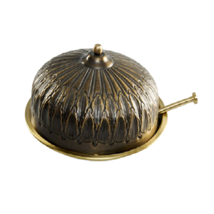 Beurrier en laiton au design antique avec couvercle et pieds, qualité supérieure, taille et forme personnalisables - Product Image 6