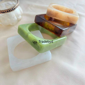 Anneau de serviette de table élégant en résine, écologique, durable, accent décoratif haut de gamme par Tradebyd - Product Image 2