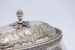 Casserole ronde en acier inoxydable avec couvercle, design minimaliste, finition polie durable, lavage à la main uniquement, tous types de cuisinières - Product Image 4