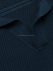 Polo décontracté pour homme à col en V, léger et respirant, avec logo personnalisé, en maille unie, écologique et à manches courtes - Product Image 4