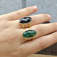 Bague ajustable unisexe en laiton plaqué or 18 carats avec double bande et pierre précieuse ovale en onyx vert et noir taillé en chevron, vente en gros