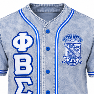 เสื้อยืดเบสบอลผ้ายีนส์สีฟ้าอ่อนสำหรับผู้ชาย แบรนด์ Phi Beta Sigma แขนสั้น ติดกระดุมด้านหน้า ปักลายตัวอักษรกรีก สไตล์ลำลอง - Product Image 5