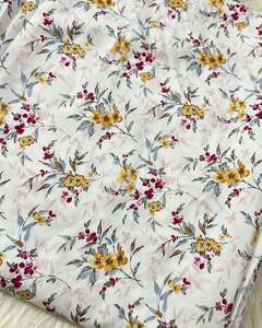 Tissu imprimé numérique de qualité supérieure en polyester, coton, rayonne et mousseline à motifs floraux pour robes, chemisiers et vêtements féminins - Product Image 2