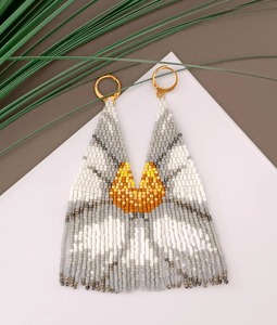Pendientes de cuentas hechos a mano, diseño de borlas en gris, blanco y amarillo, gancho de metal, joyería exquisita - Product Image 6