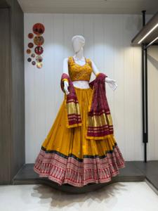 Ensemble Lehenga Choli en Soie Brodé Noir, Rouge et Or, Longueur Ras du Sol, Tenue Traditionnelle Indienne pour Mariage, Coupe Ample pour Femme - Product Image 3