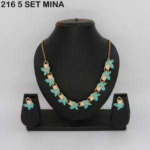 Ensemble de colliers et boucles d'oreilles en perles baroques naturelles tendance de haute qualité et plaqué or pour femmes et filles, vente en gros de nouveau design - Product Image 2