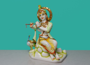 Statue du Dieu Krishna en résine et poussière de marbre, artisanat Nirmala |   Idole de Krishna en Bansuri de style traditionnel, assis, avec paon - Product Image 5