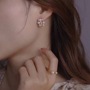 Boucles d'oreilles en perles de mode pour seniors de Zhuji, incrustation de perles d'eau douce multi-perles avec un design élégant, nouveau produit en gros - Product Image 3