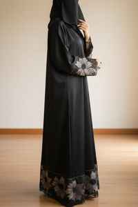 Abaya élégante brodée à la main pour femmes, tenue islamique traditionnelle et stylée - Product Image 2