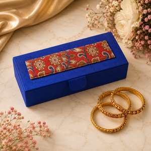 Boîte de rangement pour bracelets pour femmes, boîte à bijoux en tissu Kalamkari faite à la main, boîte à bijoux en bambou, organiseur de bracelets et de bangles, boîte cadeau - Product Image 1