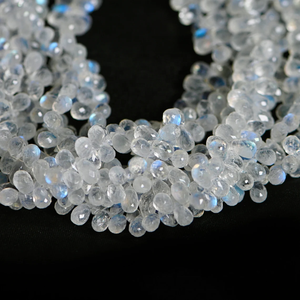 Cuentas facetadas de piedra lunar arcoíris blanco 3*5-4*7mm Cuentas de piedra con forma de gotas - Product Image 2