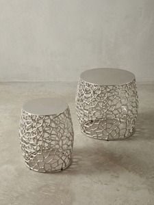 Mesa de Centro Redonda Moderna Home Poetry con Acabado Martillado, 42 cm de Diámetro, Muebles de Sala de Estar, Diseño Contemporáneo - Product Image 4