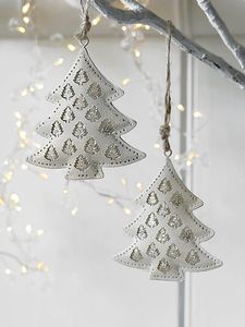 Ornement de Noël suspendu en métal de haute qualité, fait main et unique, avec forme et couleur personnalisables pour la décoration de la maison en période des fêtes - Product Image 5