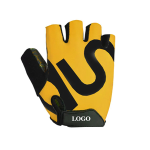 Gants de fitness jaunes mi-doigts antidérapants avec logo noir en polyester pour la musculation unisexe avec fermeture à boucle - Product Image 3