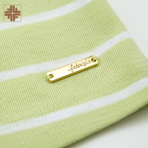 Robes pour filles en coton et RPET fabriquées à Taïwan en vert ou en rouge - Product Image 5