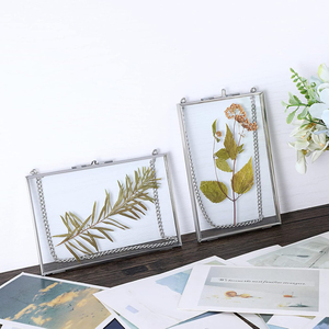 Cadre photo décoratif mural en métal avec chaîne suspendue et verre transparent, finition argentée, idéal pour la maison et le bureau – Meilleure vente à prix imbattable - Product Image 4